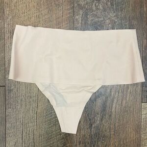 Spanx‎ Undietectable Soft Nude NWOT Women's Shapewear size S EUR 34-36 UK 8-10